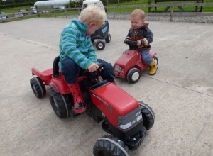 Children's pedal tractor