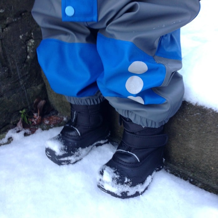 Muddy puddles snowboots