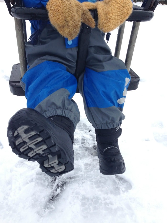 Muddy puddles snowboots