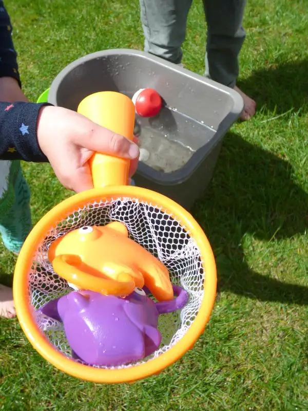 Encouraging Water Play With Preschoolers - Monkey and Mouse