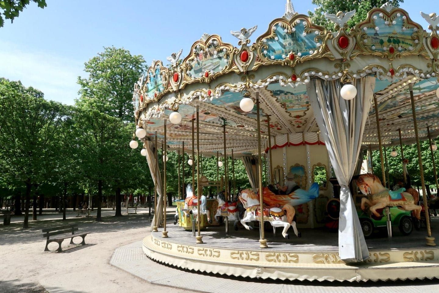 paris with kids, gardens at Louvre travel blogger