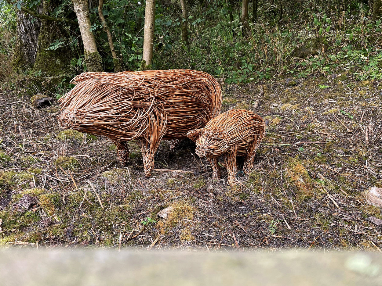 willow sculpture pigs