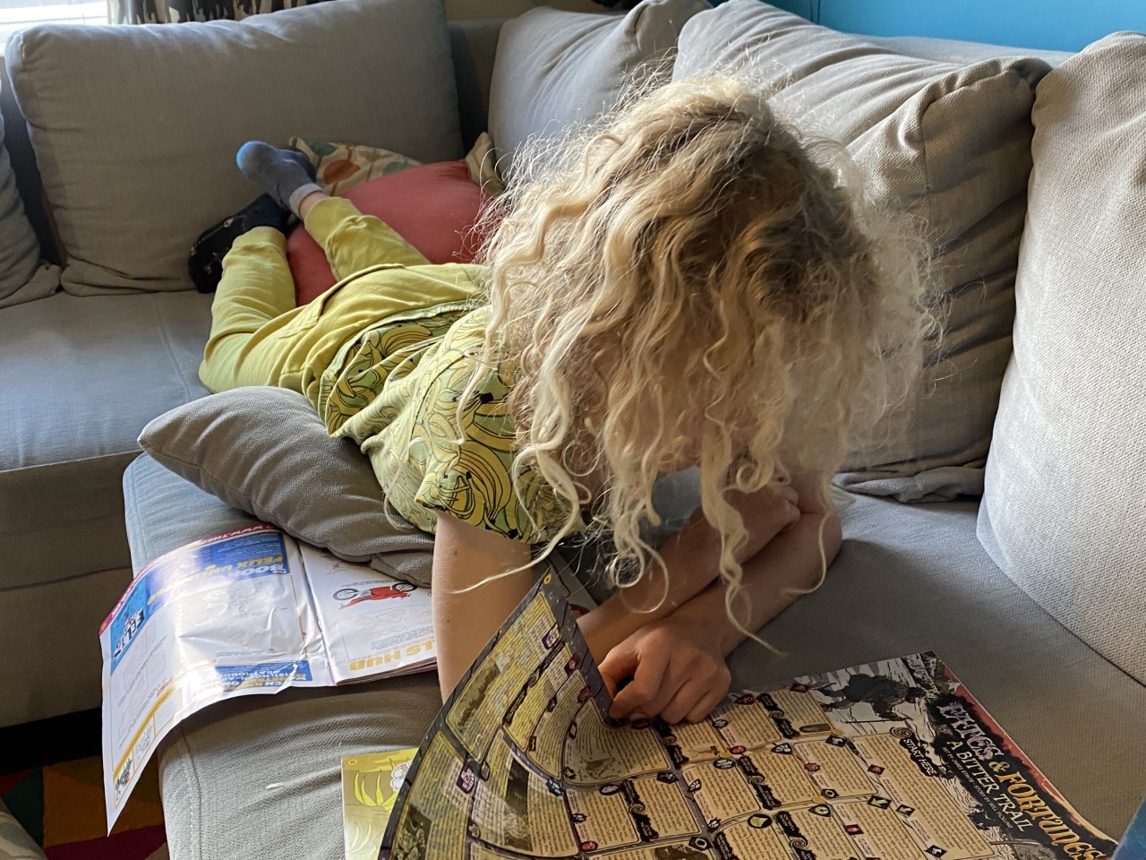 kids reading magazines