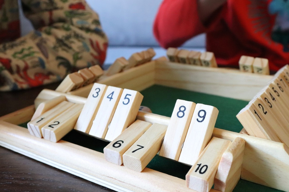 children playing shut the box