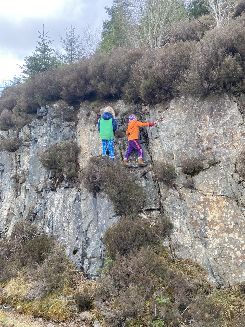 children learning about rocks and geology