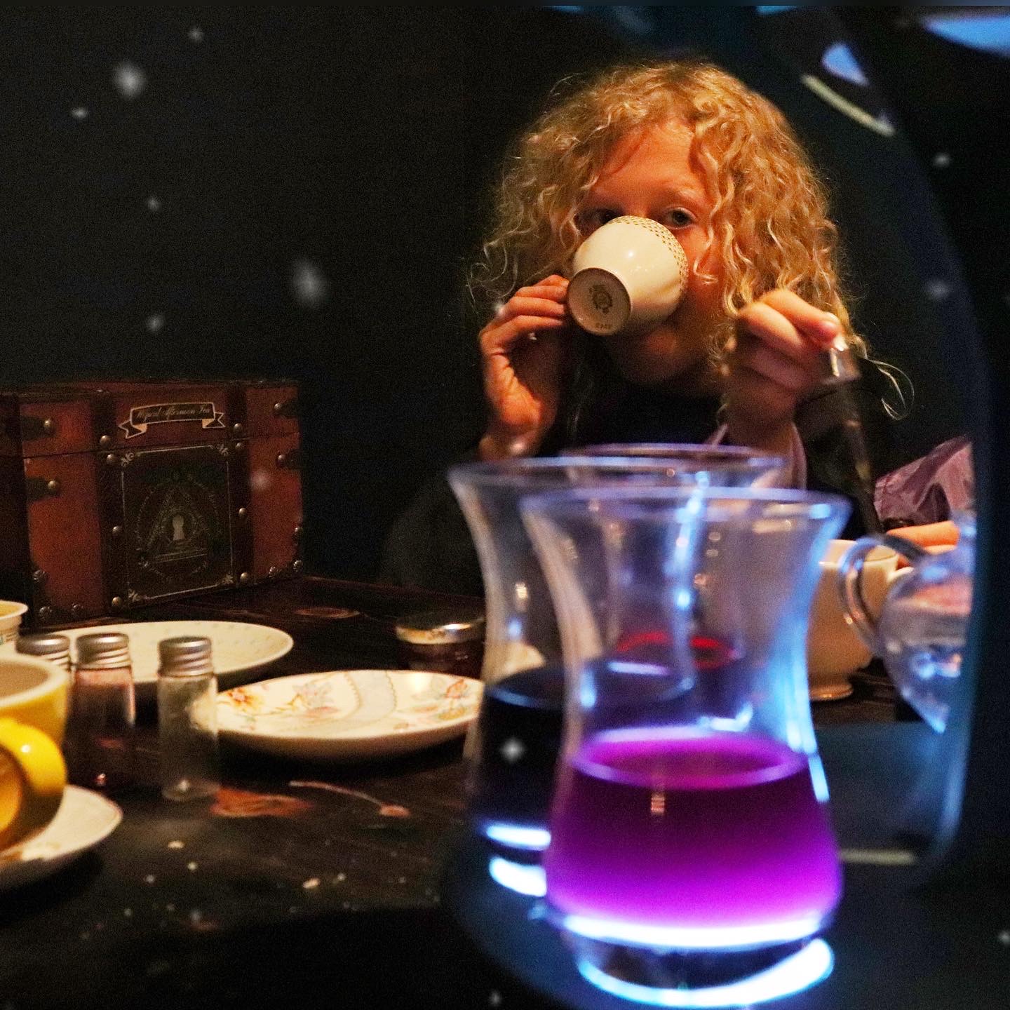 Colour changing tea