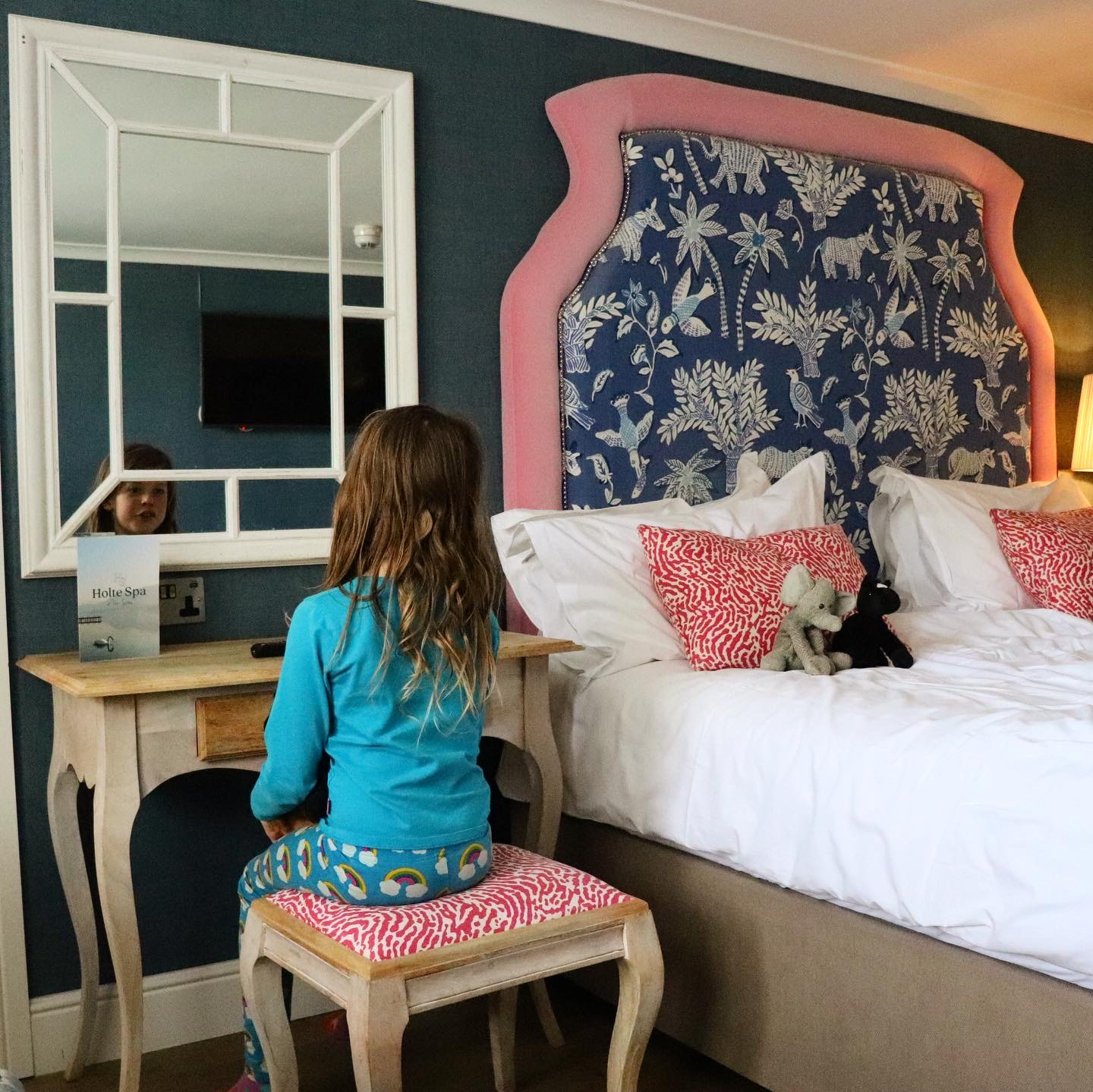 Child at the Swan hotel