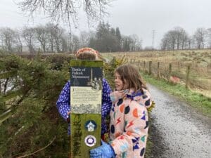 Children looking at a sign about Falkirk