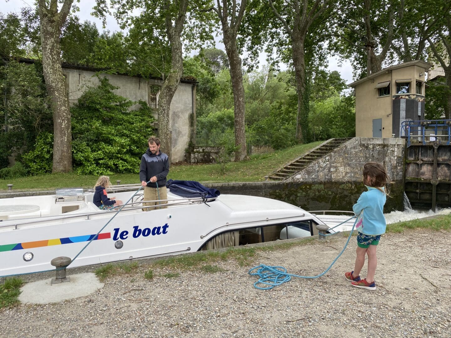 Tiring up at the canal du Midi