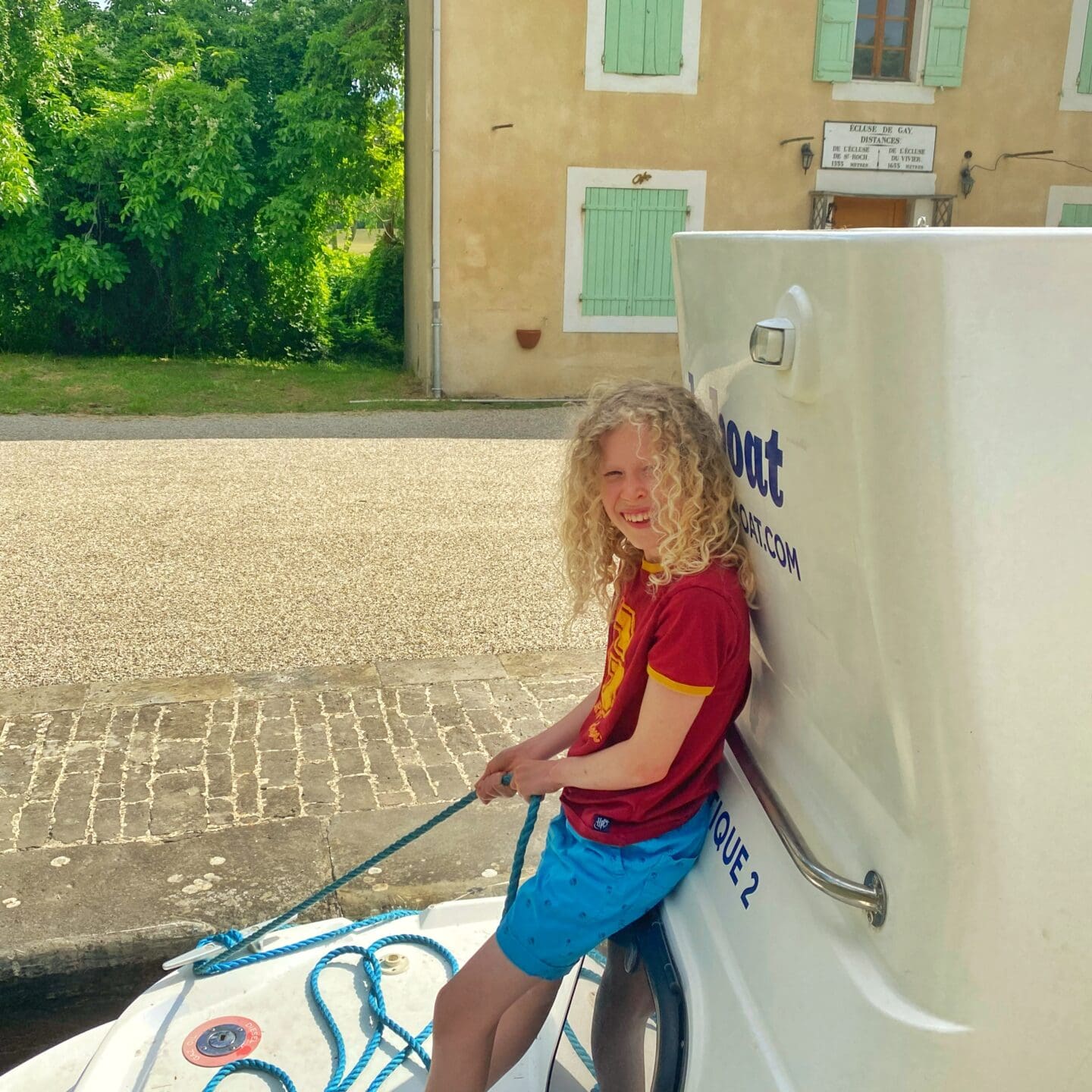 Holding rope in lock