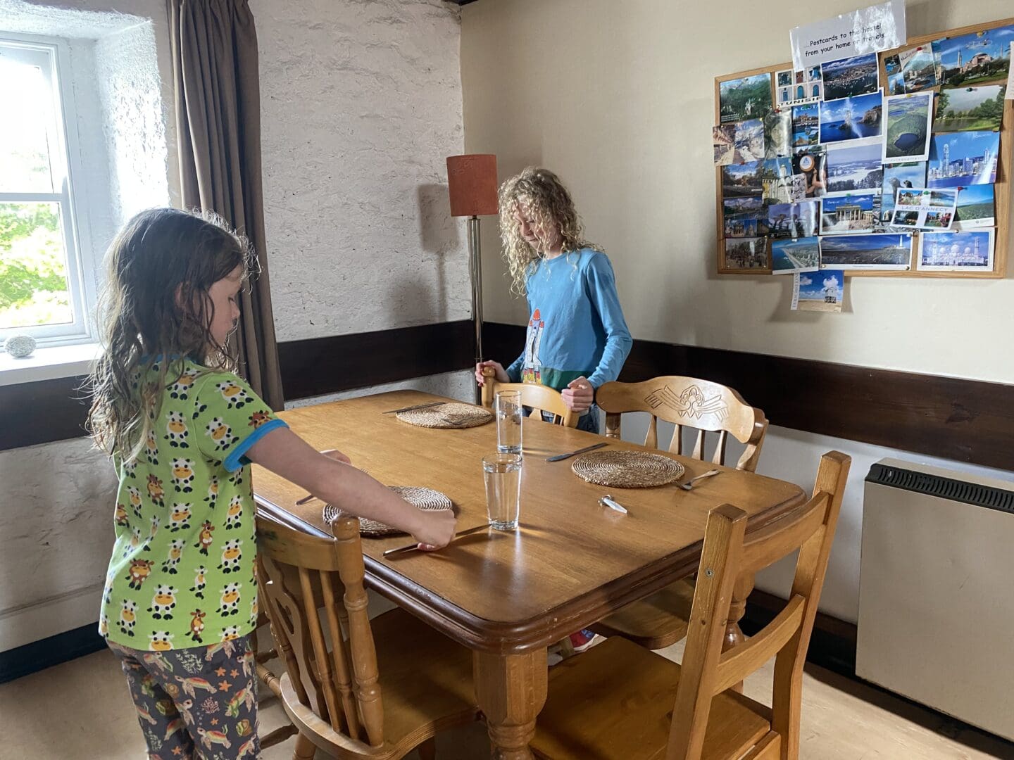 Children laying table