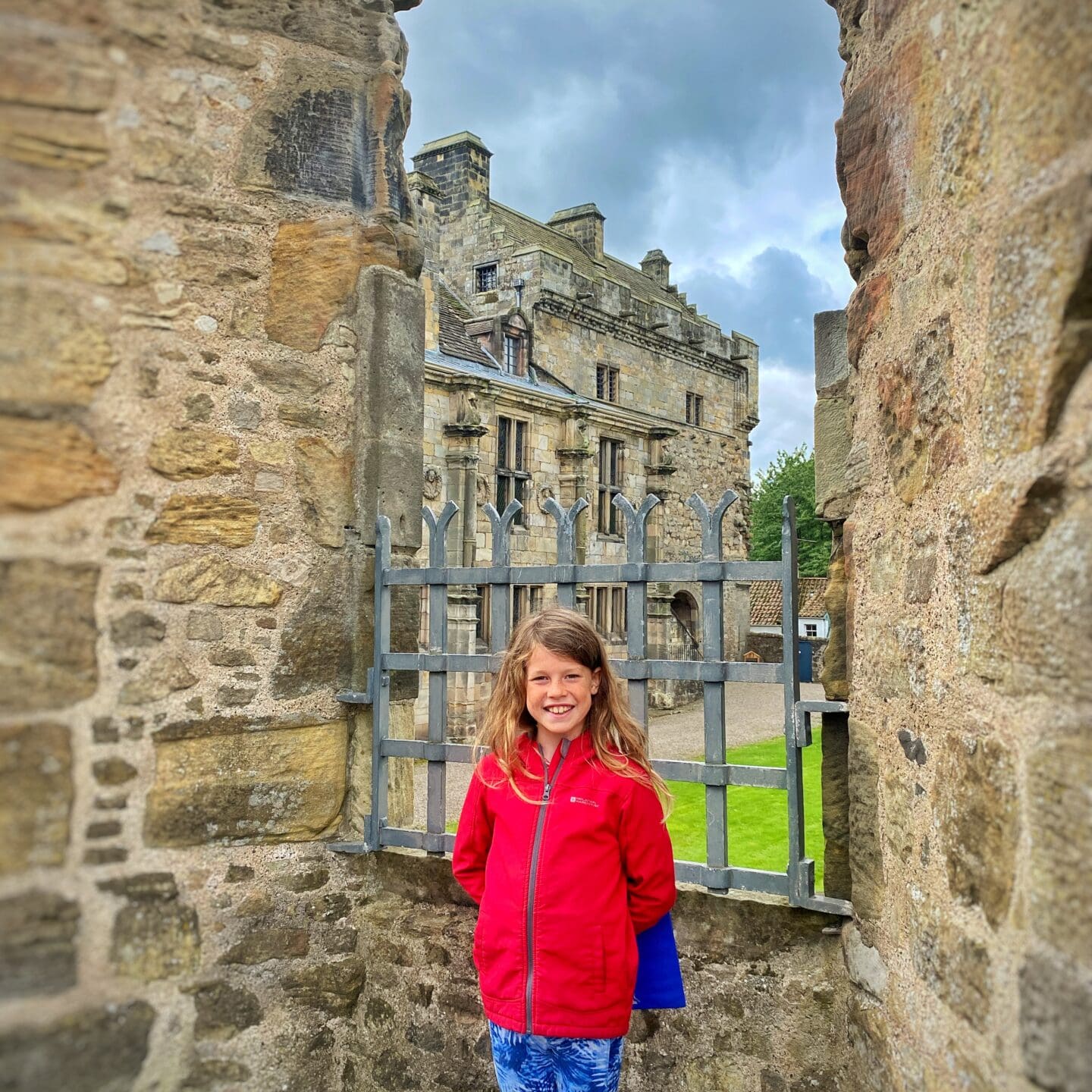 Child in front of Falkland palace 