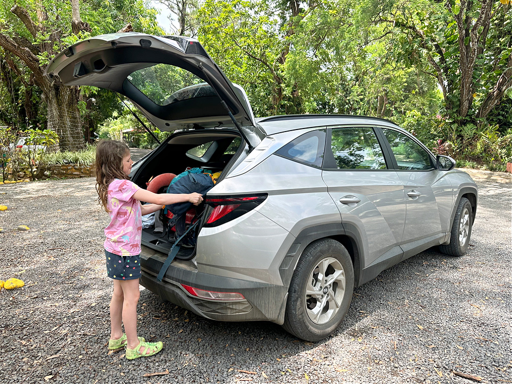 4x4 hire car in Costa Rica, child putting bags in boot